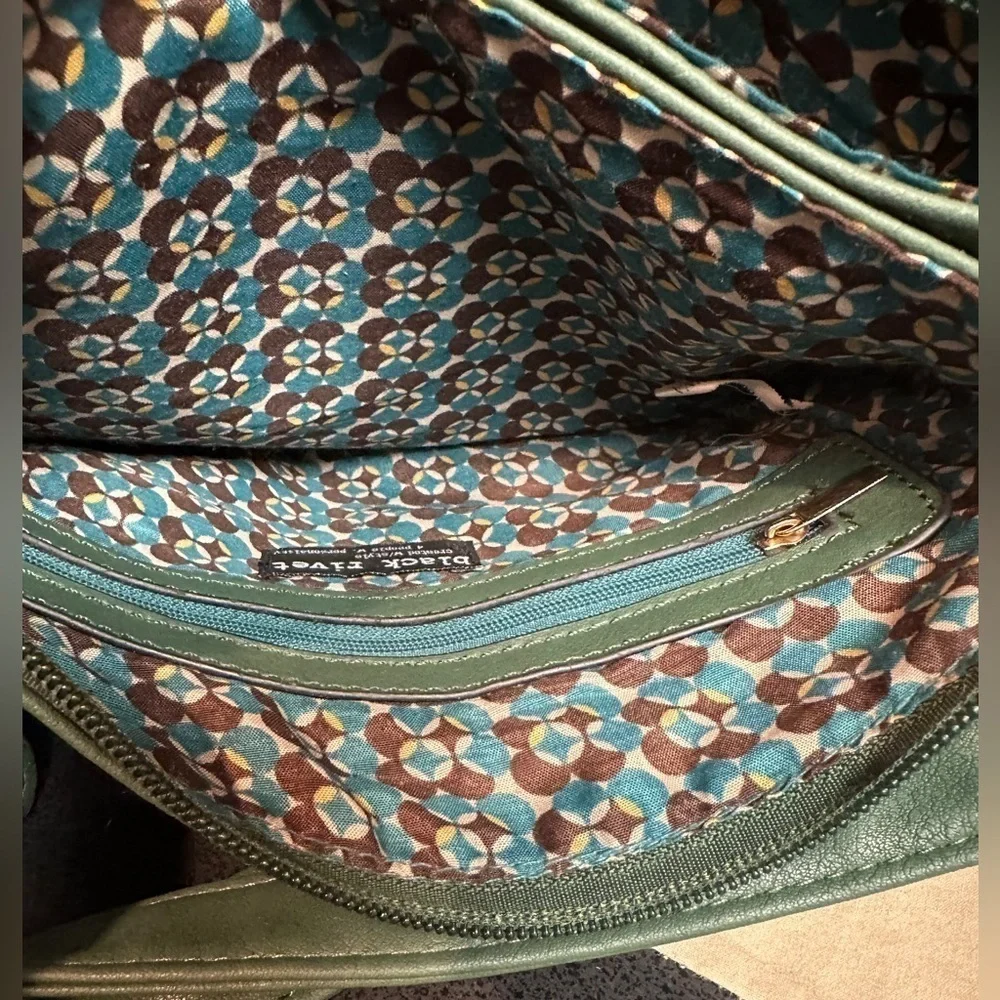Black Rivet Green Faux Leather Crossbody Purse Multiple Sections 9”x10”x1.5” - Picture 7 of 14